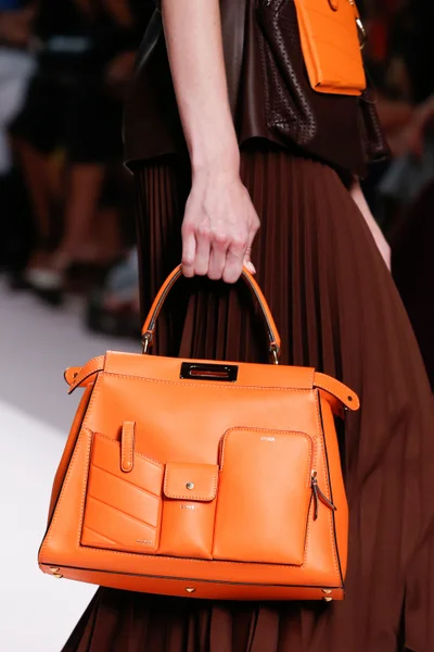 Look 37